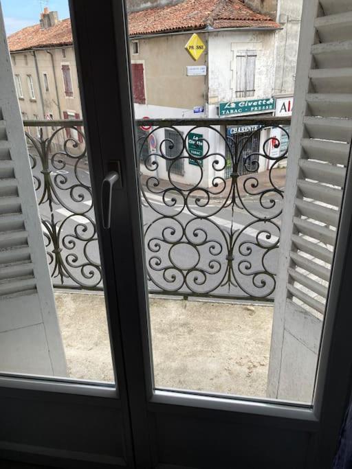Studio Cosy Centre Ville Ruffec  Exterior foto